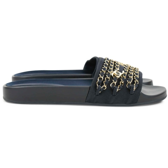 CHANEL navy slides gold chain and CC charms. - Picture 2 of 13